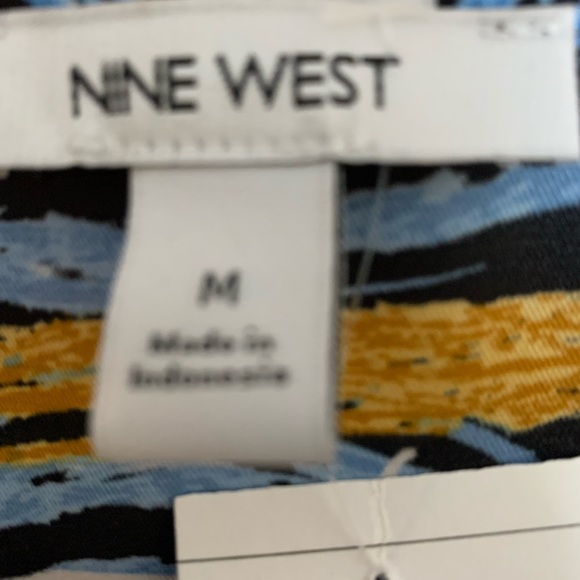 Nine West Silky Shirt, wrap style shirt sleeve, size medium - Picture 3 of 4